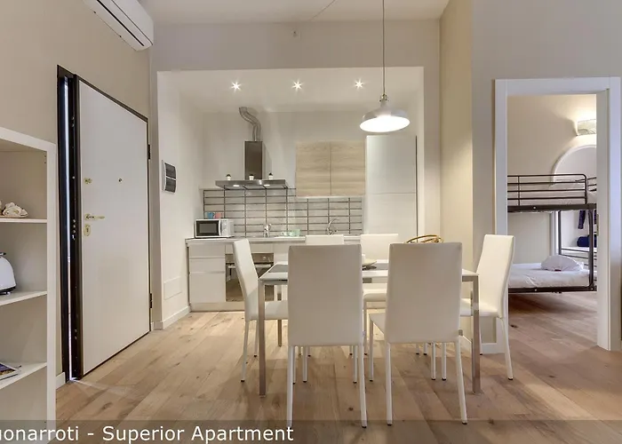 David & Buonarroti Apartments By Mamo Florence